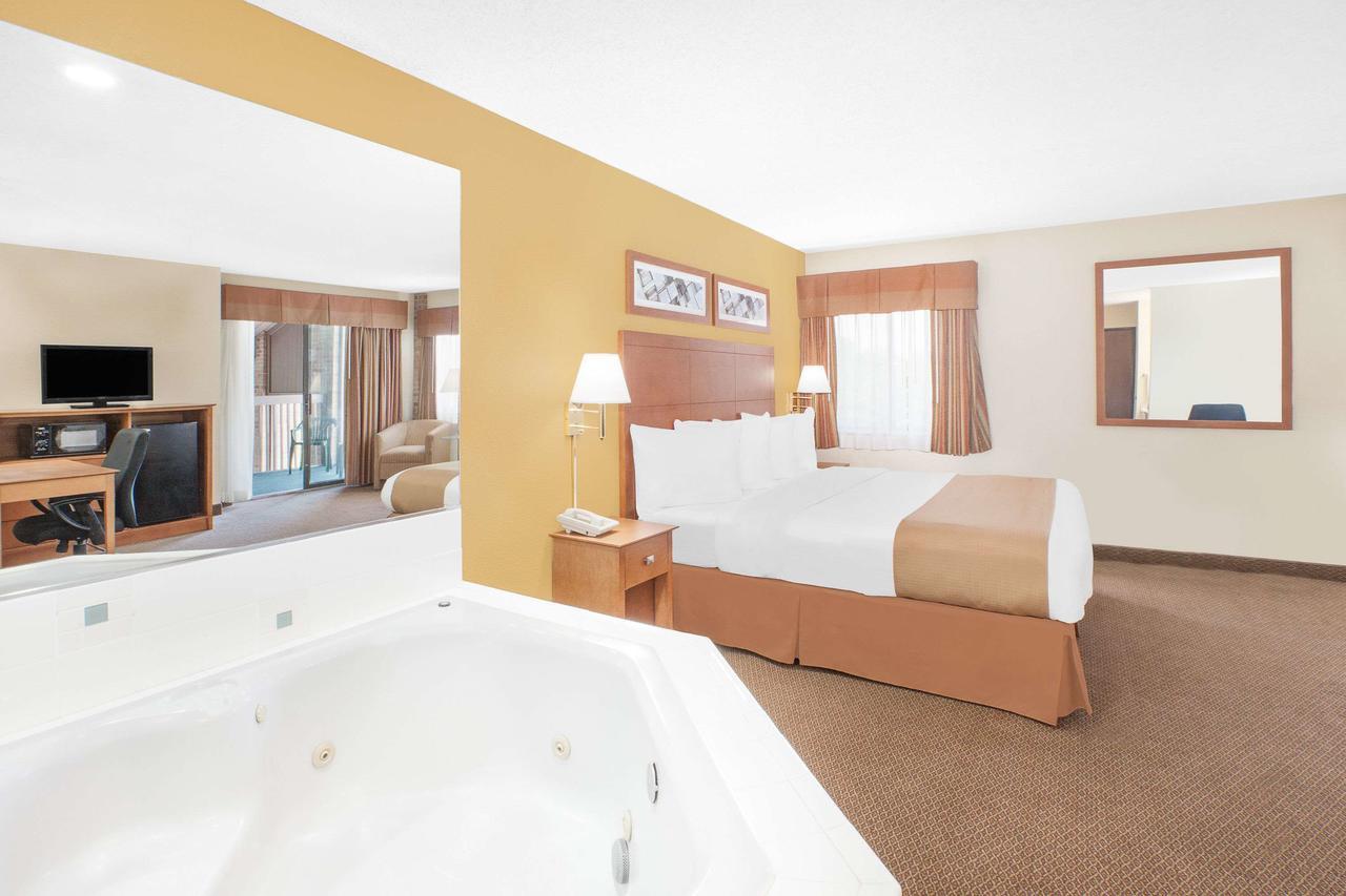 Baymont By Wyndham Hotel Port Huron